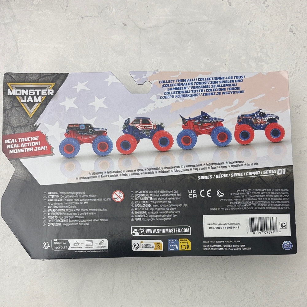 Monster Jam El Toro Loco vs Megalodon Stars and Stripes 1:64 Diecast - Picture 3 of 5
